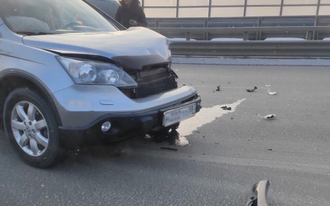 Жёсткая авария на мосту в Пензе вызвала пробку