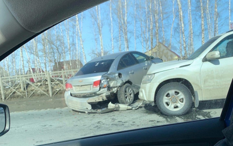 В Пензе в жесткую аварию попали три автомобиля