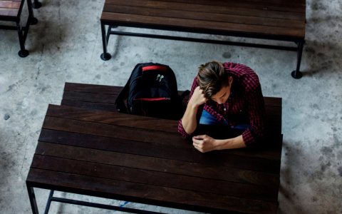 «Сунул швабру в лицо». Мужчина из Пензы рассказал об учителе, стыде и преданности