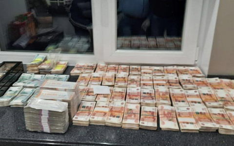 Телеграм опубликовал фото с обыска у пензенского губернатора