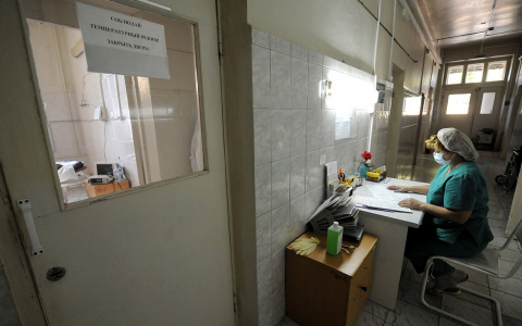 Переболевших ковидом экстренно кладут в больницу