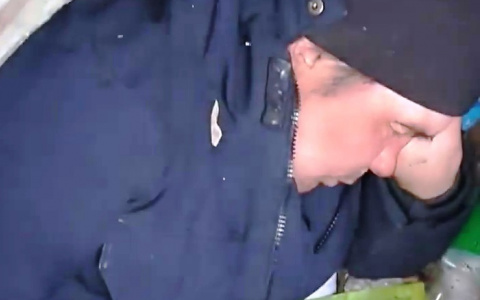 В Пензе двух мужчин обнаружили под землей: видео