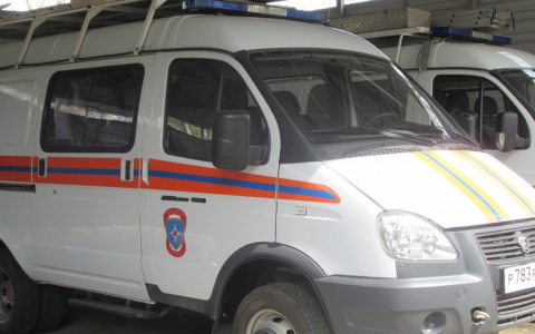 В центре Пензы на козырьке подъезда обнаружили труп