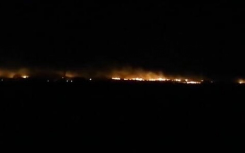 "Это кошмар": в Мокшане горят поля вблизи жилых домов