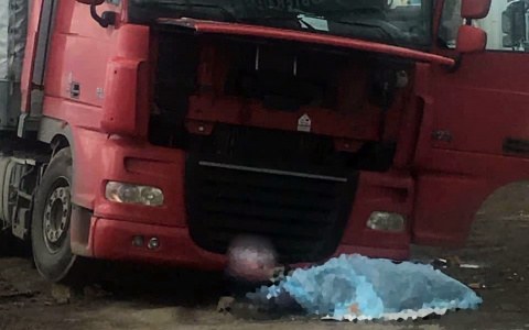 «Упал домкрат»: под Пензой грузовик раздавил человека насмерть