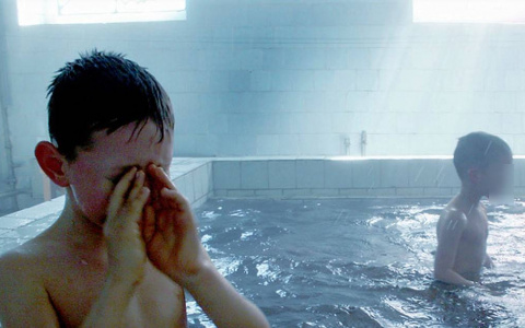 "Тему замяли и откупились путевками": новые подробности об отравлении детей хлором в бассейне