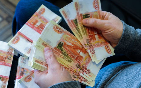 По 5650 рублей: Минтруд объяснил, как получить новые выплаты на детей