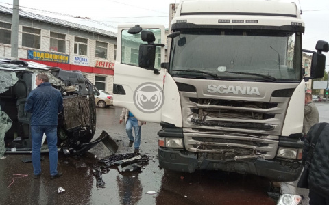 Стало известно, кто пострадал в жесткой аварии с грузовиками в Пензе