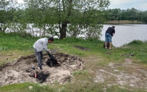 Улики бескультурья: С берегов Суры вывезли более восьми кубометров мусора