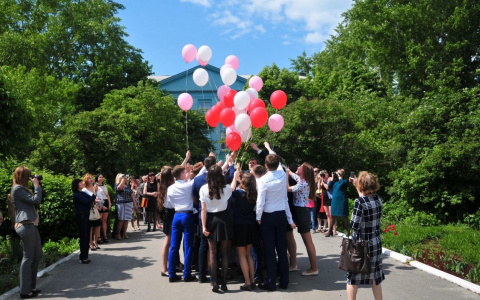 Пензенских выпускников попросили не запускать воздушные шары в небо