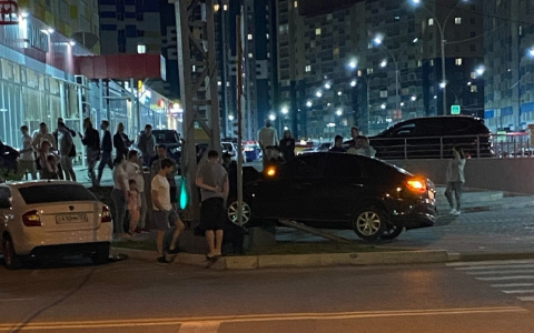 Снесла светофор: стали известны подробности страшной аварии в Засечном