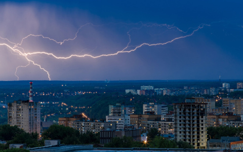 «Холод и грозы»: синоптики удивили прогнозом погоды в регионе