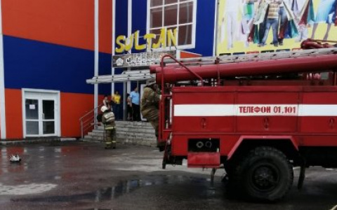 В Пензенской области из-за пожара в торговом центре эвакуировали 10 человек