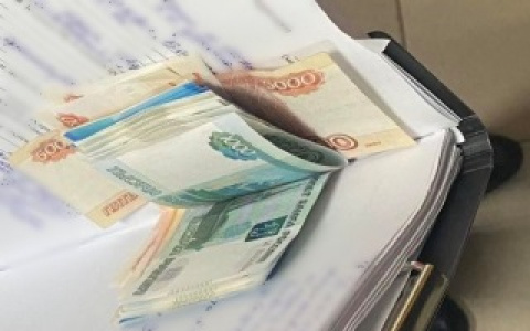 В Мокшане иностранец пытался дать взятку в размере 60 тысяч рублей