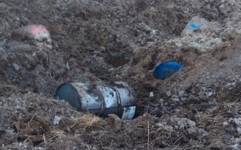 В Пензенской области рядом с селом обнаружили бочки с токсичными отходами