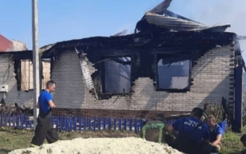 «Семья из 6 человек»: в селе под Пензой пожар уничтожил жилой дом