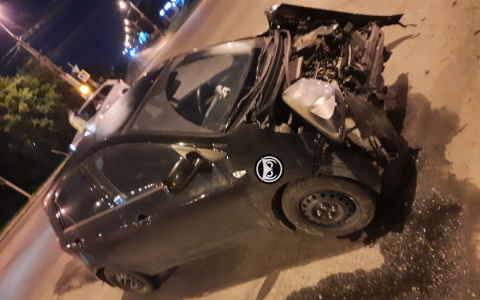 В Пензе в ночной аварии разбились два автомобиля, есть пострадавшие