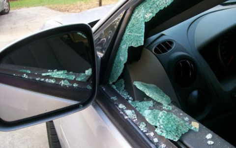 В Пензе поймали мужчину, бившего кирпичом стекла