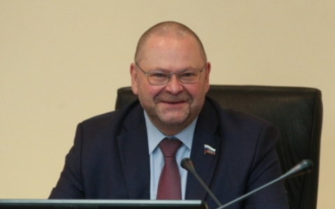 Олег Мельниченко предложил ввести в регионе обязательную вакцинацию