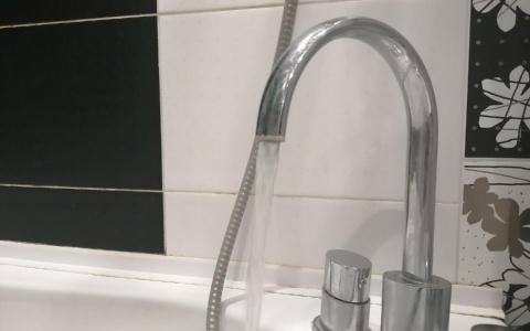 Специалисты рассказали, можно ли заболеть коронавирусом через питьевую воду