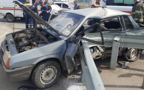 В Пензе на улице Аустрина в жесткой аварии пострадали люди - видео