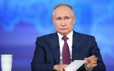 По 3 тысячи рублей: Путин рассказал о новых выплатах для людей от 14 до 22 лет