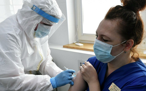 Врач рассказала о последствиях пропуска второго этапа вакцинирования