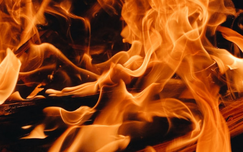 Ночной пожар в Пензе: вспыхнувший частный дом тушили 30 человек