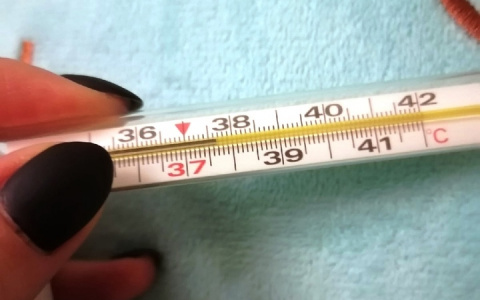 В минздраве объяснили, о чем сигнализирует высокая температура после вакцинации