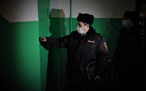 Обаятельный незнакомец лишил 65-летнюю женщину почти миллиона рублей