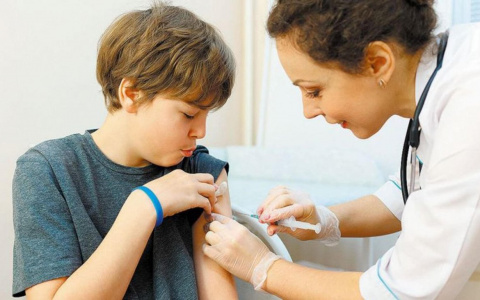 Вакцину "ЭпиВакКорона" хотят испытать на подростках