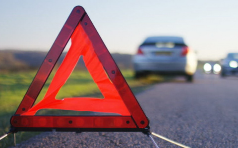 Под Пензой в результате жесткой аварии загорелся автомобиль