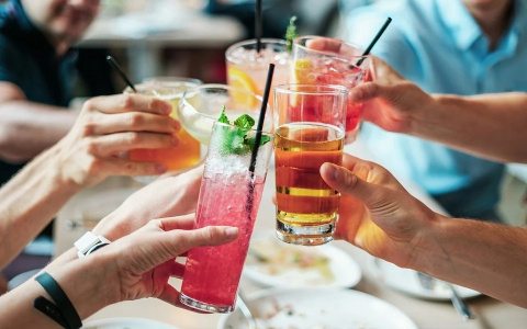 Крепкий алкоголь под запретом: кому не продадут спиртное?