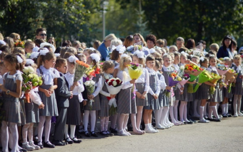 Школьные линейки в Пензе пройдут по-новому: кому разрешат присутствовать