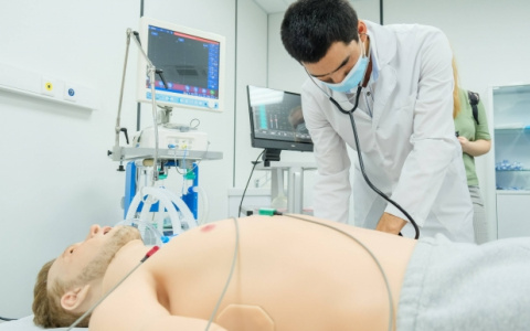 Назвали три симптома, с которыми срочно нужно бежать к врачу