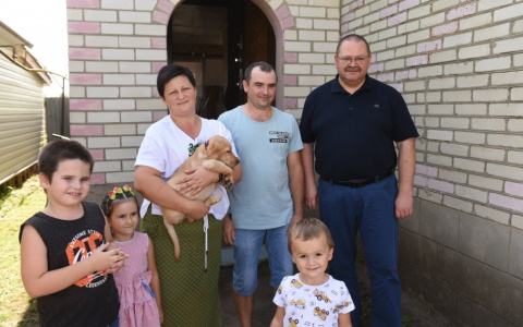 Врио губернатора Пензенской области подарил друга многодетной семье