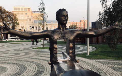 «Кентавр бордюрный»: пензенцы просят Мельниченко убрать скульптуру с Фонтанной площади