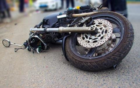 Пешеход насмерть, несовершеннолетний пассажир в больнице: в Чемодановке произошло ДТП с мотоциклом