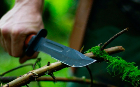 На молодую пензячку в Питере набросился неизвестный с ножом