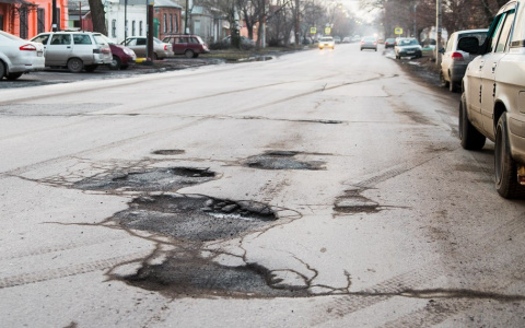 Пензенец отчитал чиновников за ремонт дороги