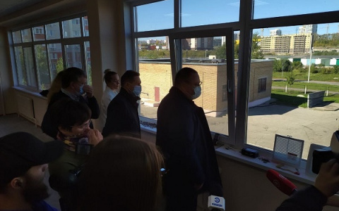 В Пензе отремонтировали школу: Олег Мельниченко приехал с проверкой