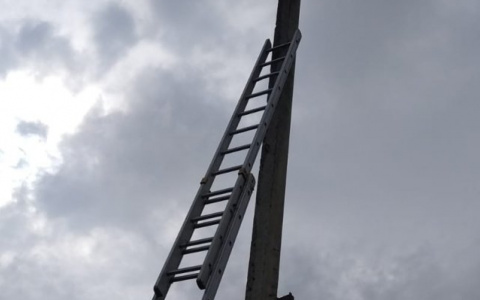 В Каменке выясняют подробности смерти мужчины, погибшего во время установки видеокамеры