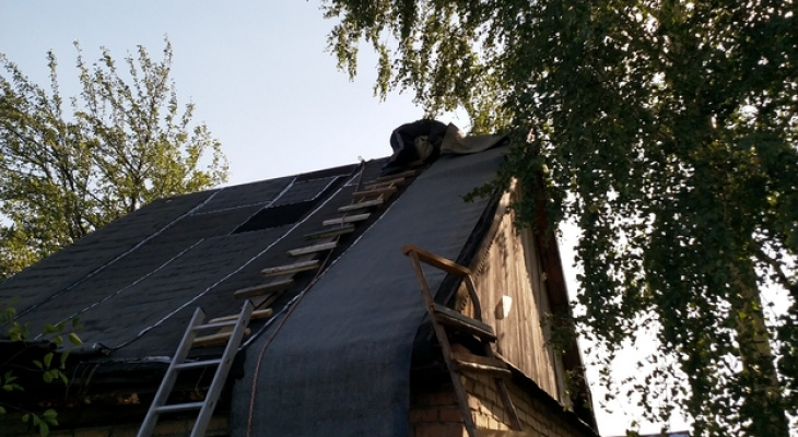 В Пензе пенсионер умер на крыше дачного дома