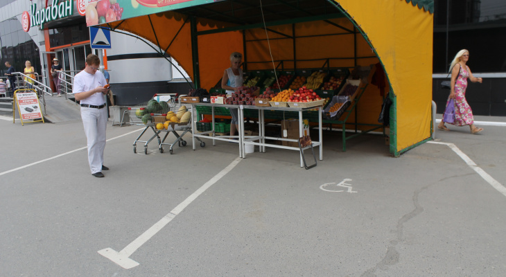 В Пензе на парковке для инвалидов торгуют овощами: общественники подняли 
