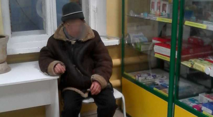Кузнечан беспокоит странный мужчина в аптеке