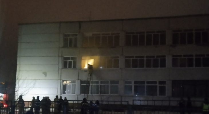 В ночь загорелась пензенская школа в Терновке - фото 52