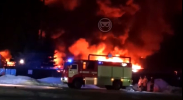 В Пензе ночью произошёл крупный пожар