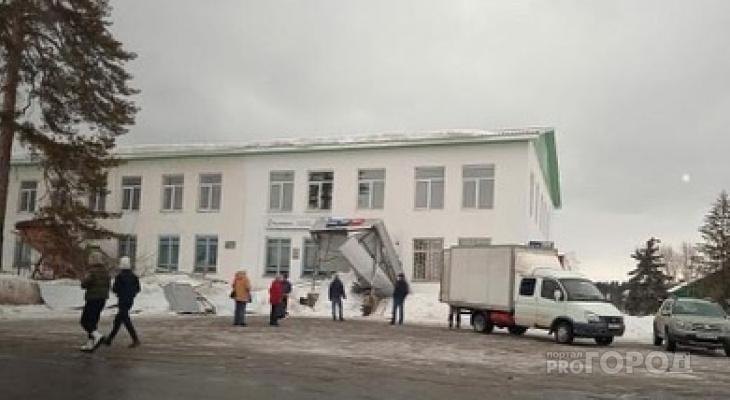 «Почта России» прокомментировала обрушение крыши на улице Ленина в Сосновоборске