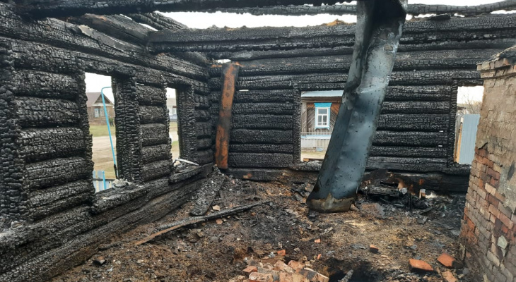 В Никольском районе при пожаре скончались три местных жителя