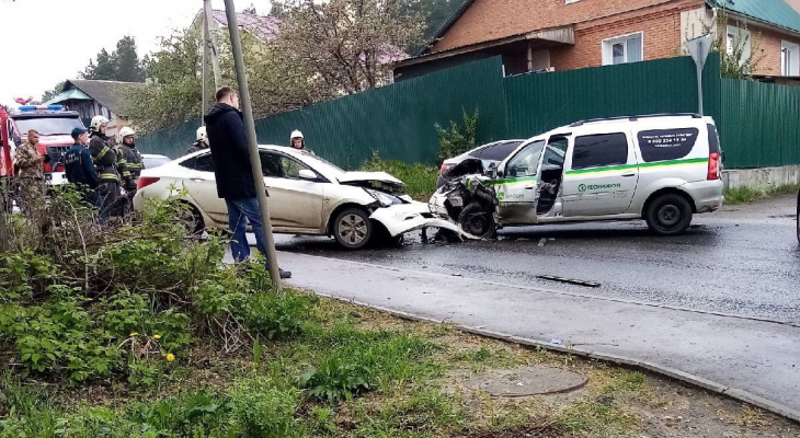 «Лоб в лоб»: в Пензе на улице Кольцова произошла авария